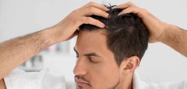 كيفية ترطيب الشعر للرجال: خطوة بخطوة