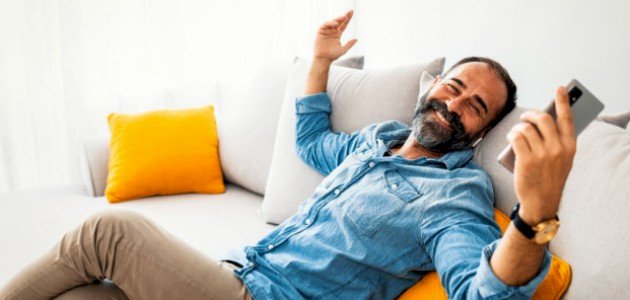المراهقة المتأخرة للرجل: علاماتها وطرق التعامل معها