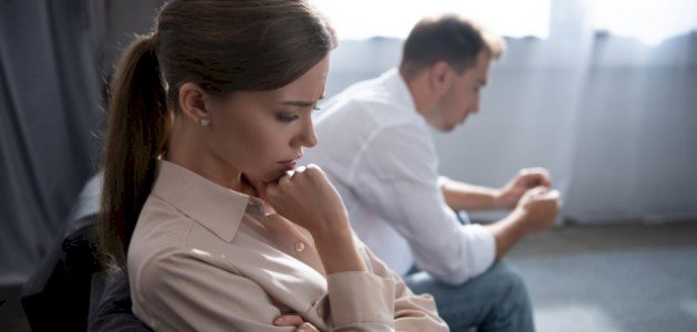 لماذا تخفي الزوجة الأسرار عن زوجها؟ إليك الأسباب